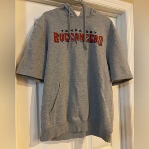 Men’s Large Short Sleeve Tampa Bay Buccaneers Hoodie.